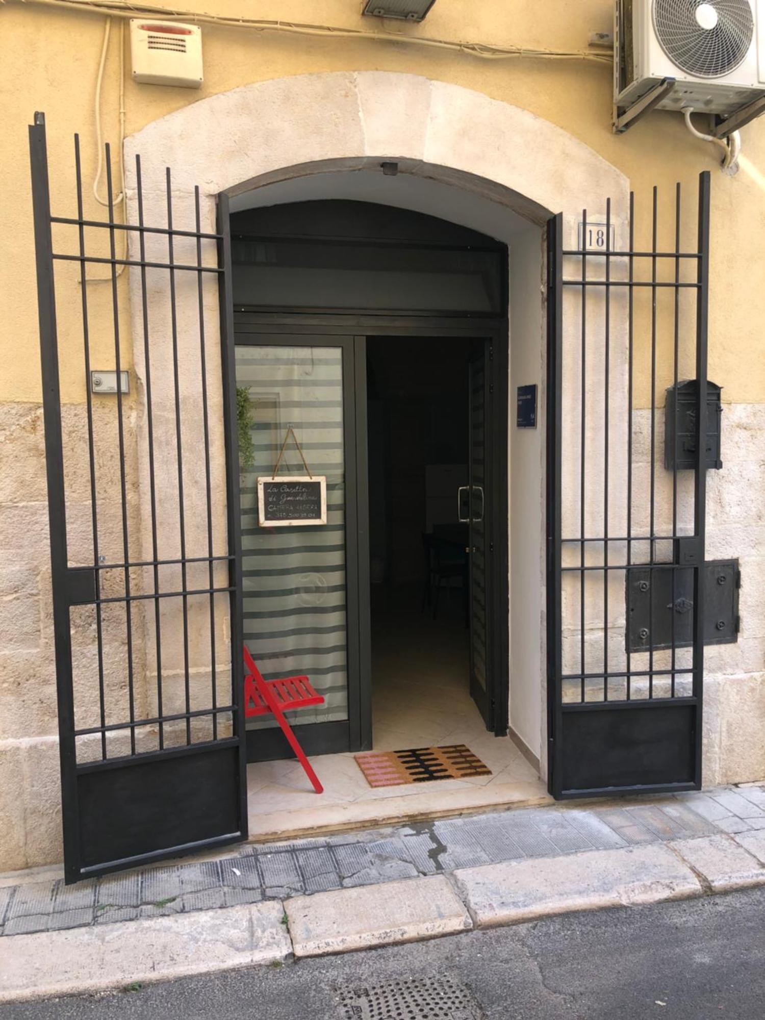 Guendalina Sweet Home - La Casetta Di Guendalina Trani Exterior photo